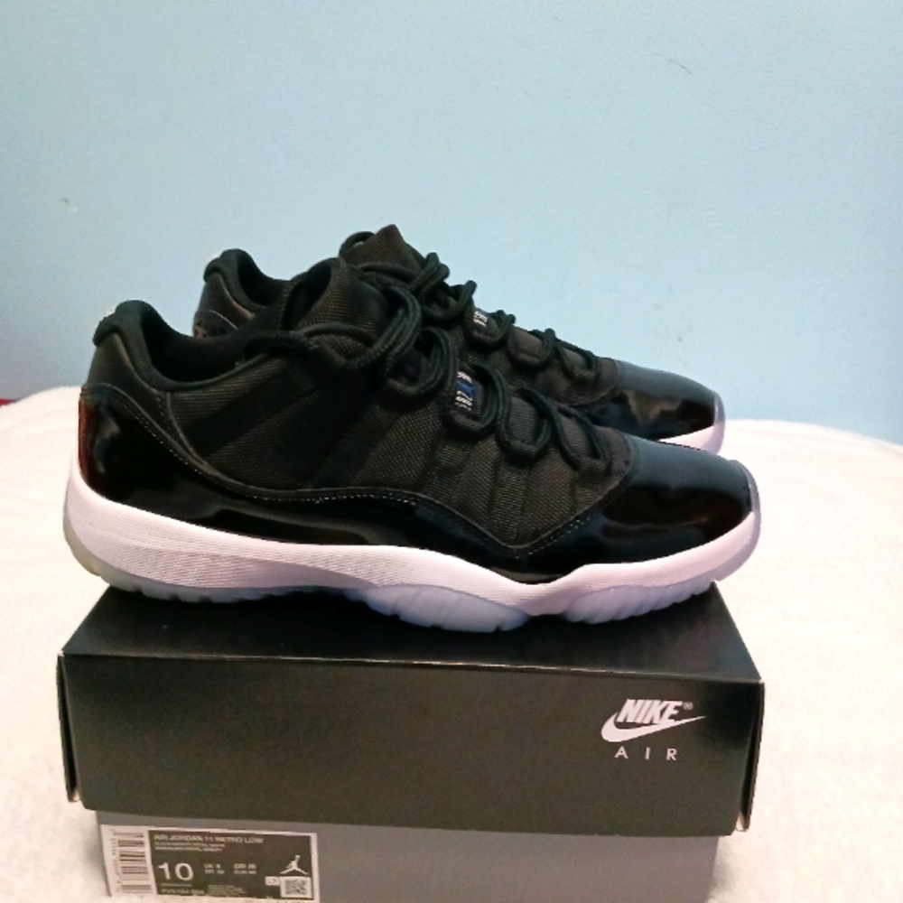 Jordan 11 space jam size 10 (RECENTLY JUST SOLD)